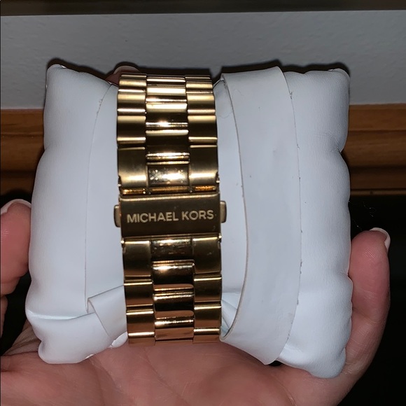 Micheal Kors MK 8077 Watch - Picture 4 of 5